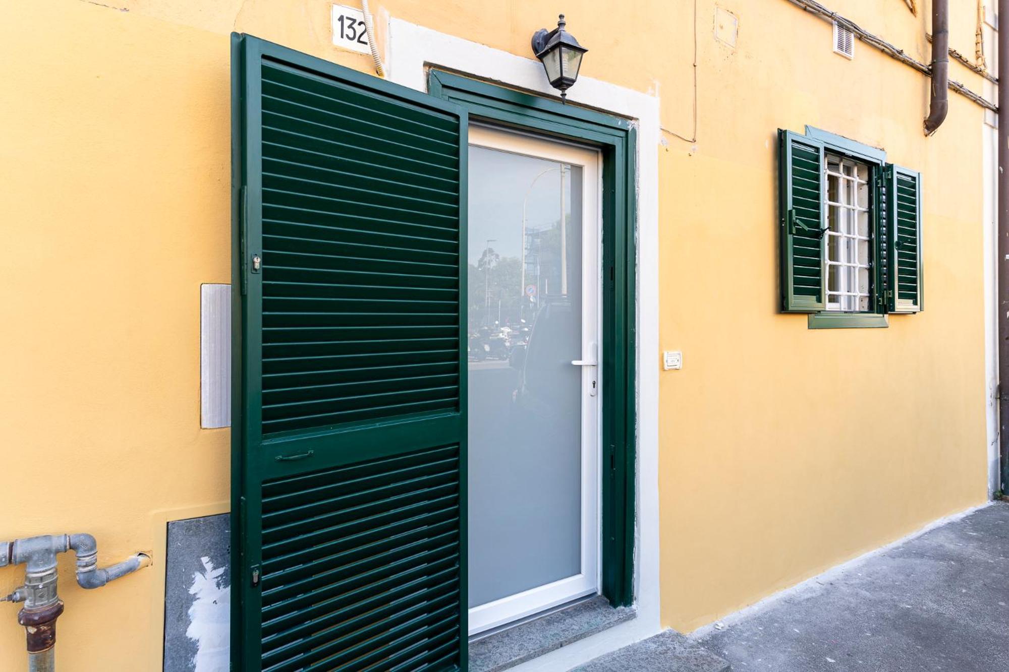 Livorno Yellow Apartament Near The Sea Экстерьер фото