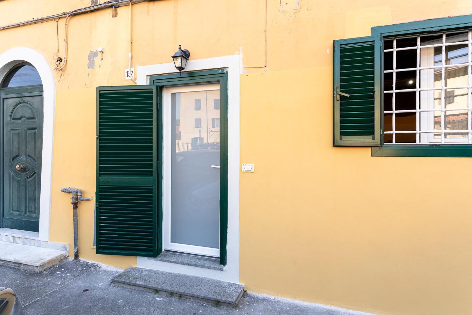 Livorno Yellow Apartament Near The Sea Экстерьер фото